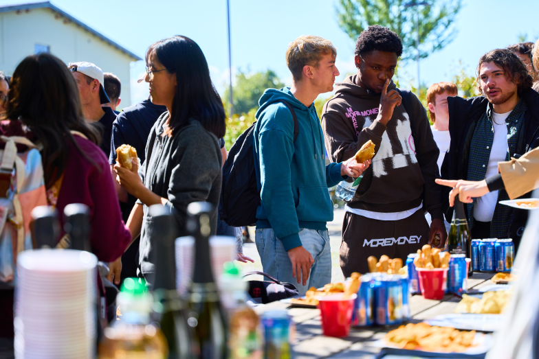 Erstsemester-Apéro für die neuen Studierenden